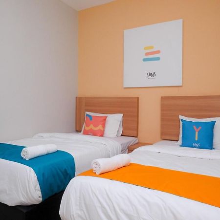 Sans Hotel Tiga Putri Semarang By Reddoorz Buitenkant foto