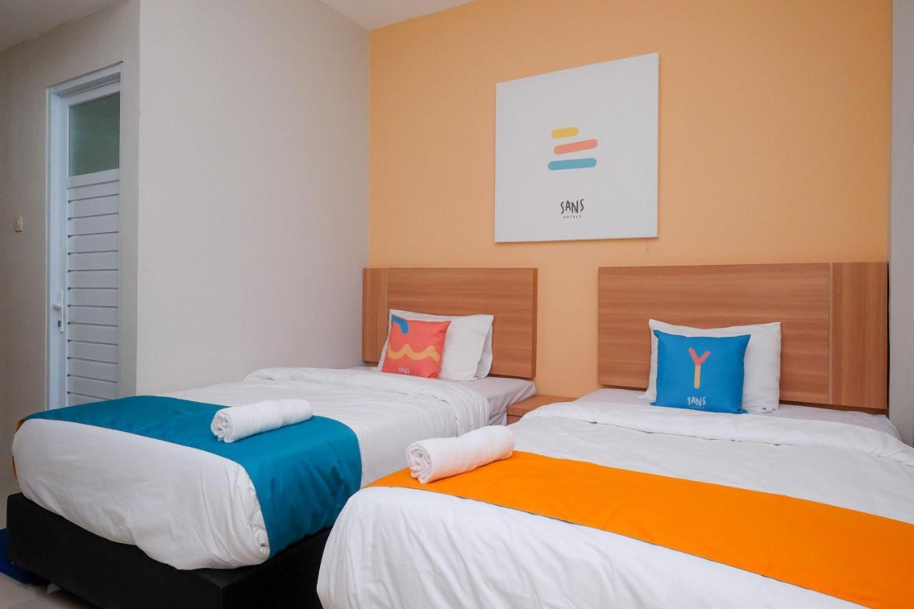 Sans Hotel Tiga Putri Semarang By Reddoorz Buitenkant foto
