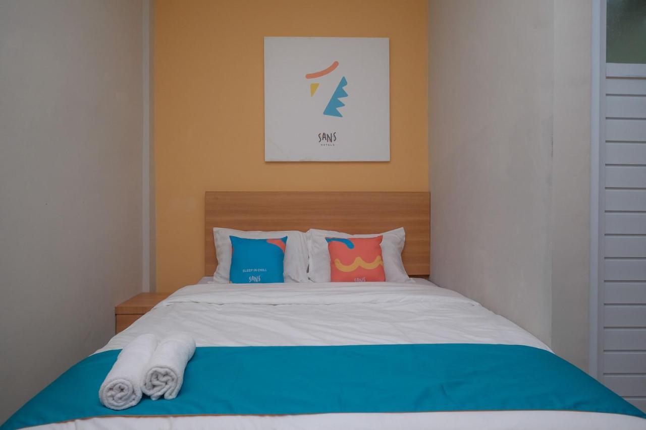 Sans Hotel Tiga Putri Semarang By Reddoorz Buitenkant foto