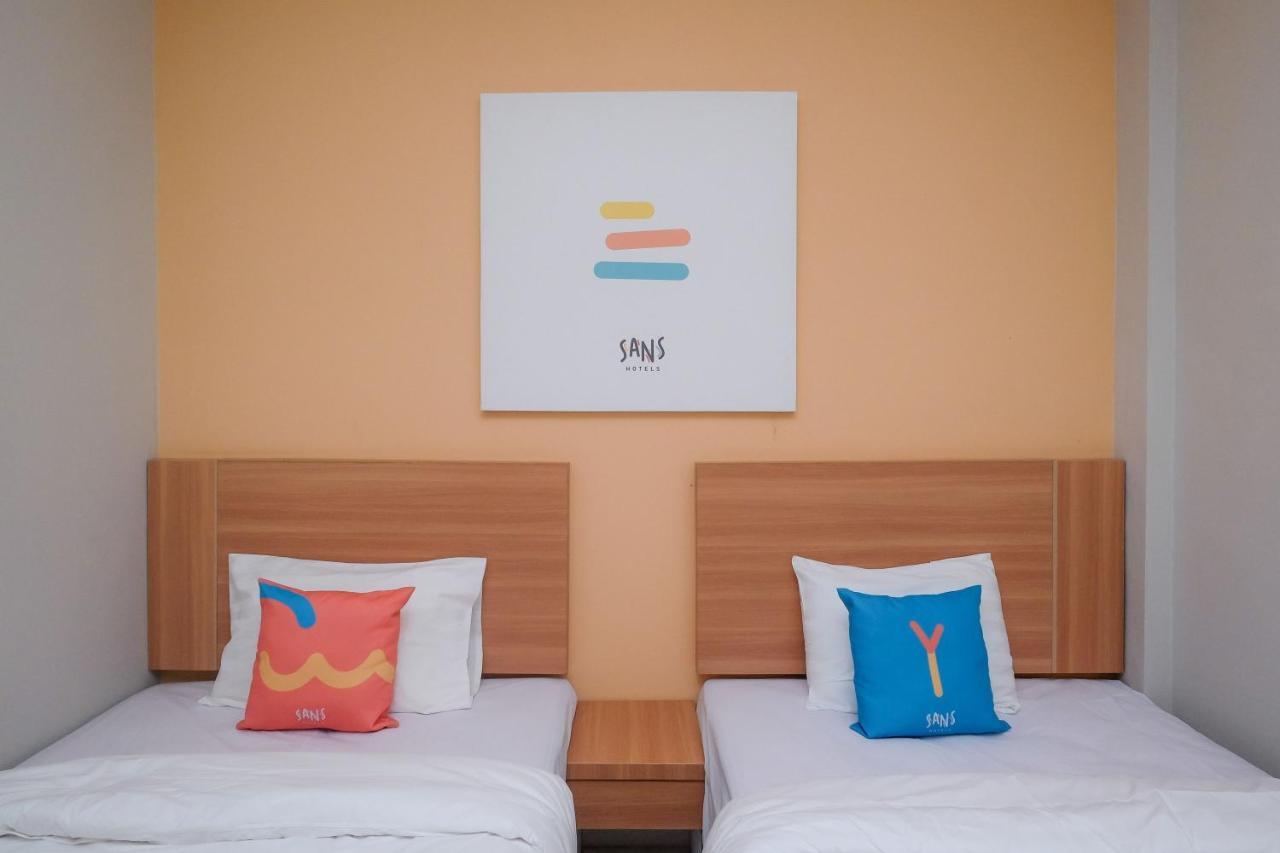 Sans Hotel Tiga Putri Semarang By Reddoorz Buitenkant foto