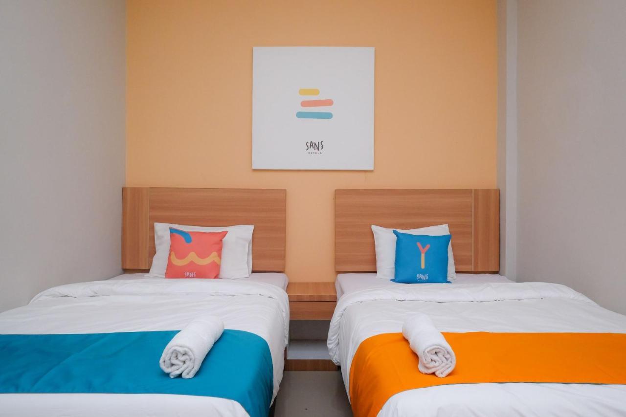 Sans Hotel Tiga Putri Semarang By Reddoorz Buitenkant foto