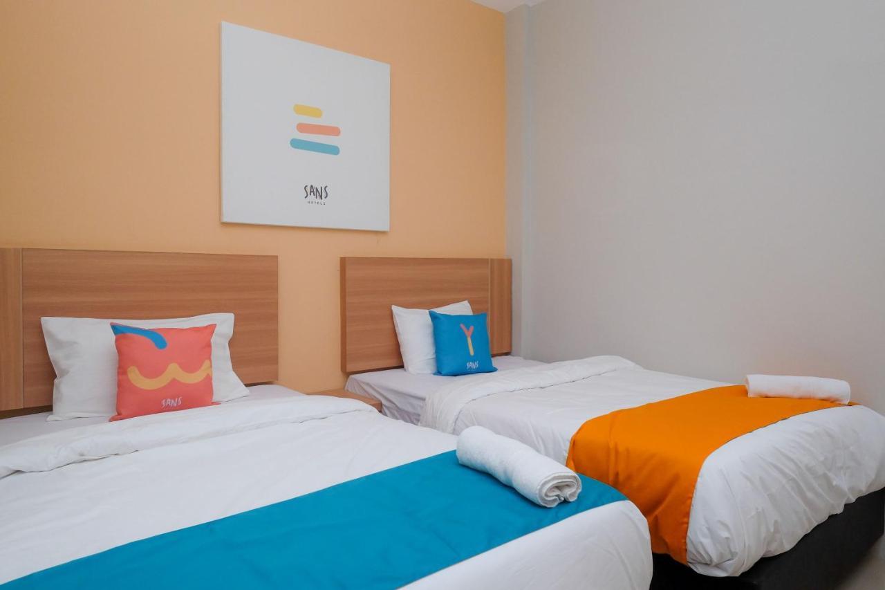Sans Hotel Tiga Putri Semarang By Reddoorz Buitenkant foto