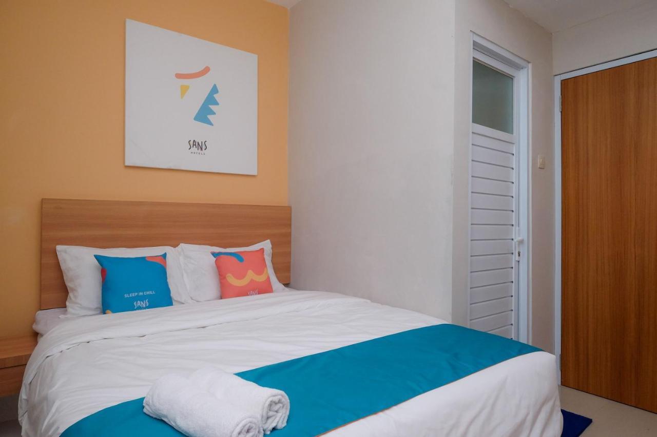 Sans Hotel Tiga Putri Semarang By Reddoorz Buitenkant foto
