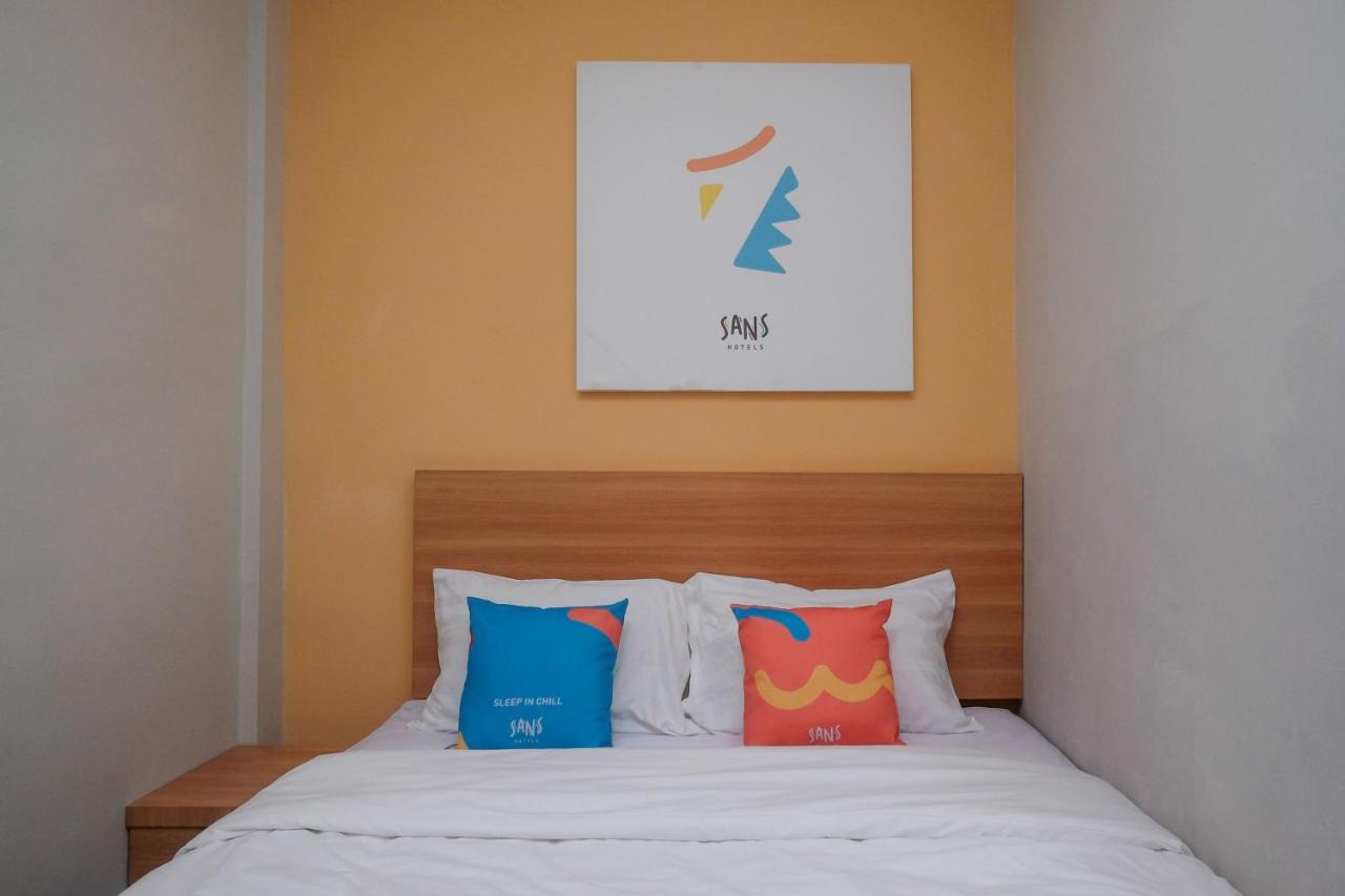 Sans Hotel Tiga Putri Semarang By Reddoorz Buitenkant foto