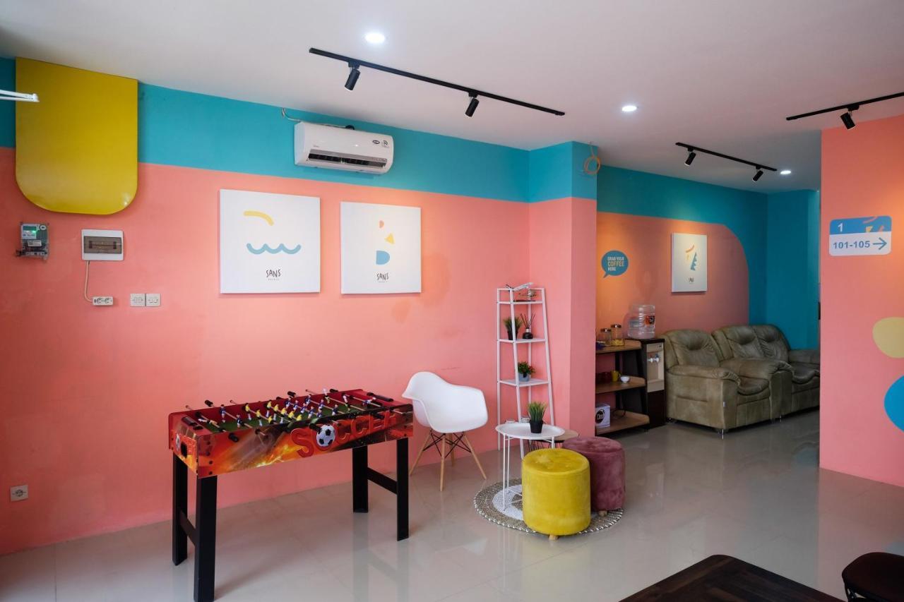 Sans Hotel Tiga Putri Semarang By Reddoorz Buitenkant foto