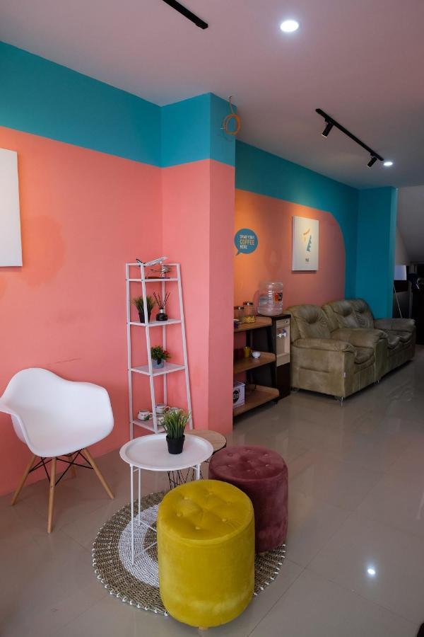 Sans Hotel Tiga Putri Semarang By Reddoorz Buitenkant foto