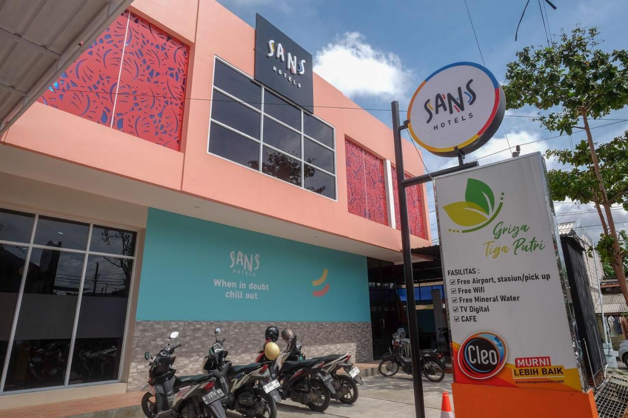 Sans Hotel Tiga Putri Semarang By Reddoorz Buitenkant foto