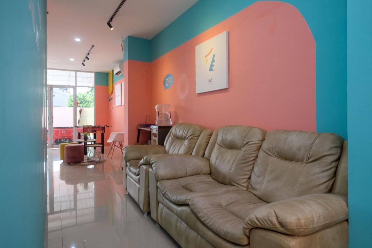 Sans Hotel Tiga Putri Semarang By Reddoorz Buitenkant foto