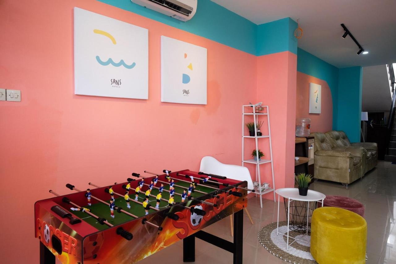 Sans Hotel Tiga Putri Semarang By Reddoorz Buitenkant foto