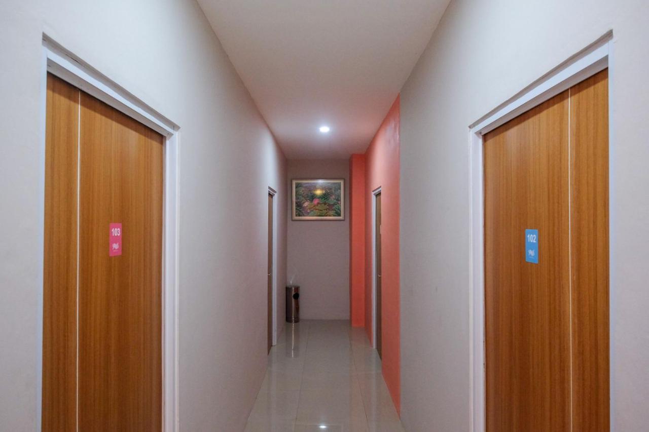 Sans Hotel Tiga Putri Semarang By Reddoorz Buitenkant foto