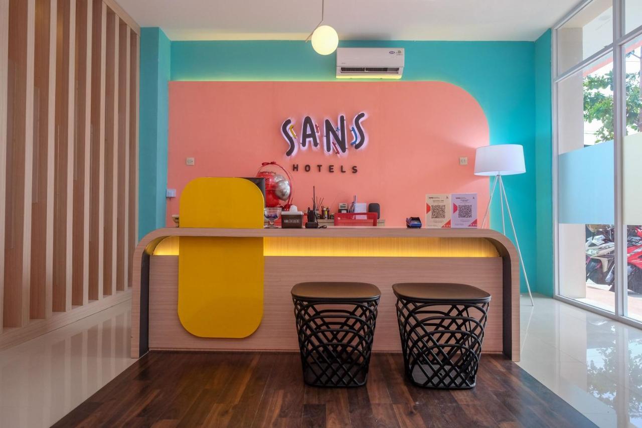 Sans Hotel Tiga Putri Semarang By Reddoorz Buitenkant foto