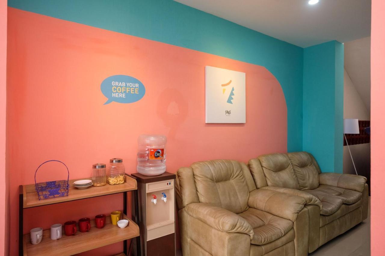Sans Hotel Tiga Putri Semarang By Reddoorz Buitenkant foto