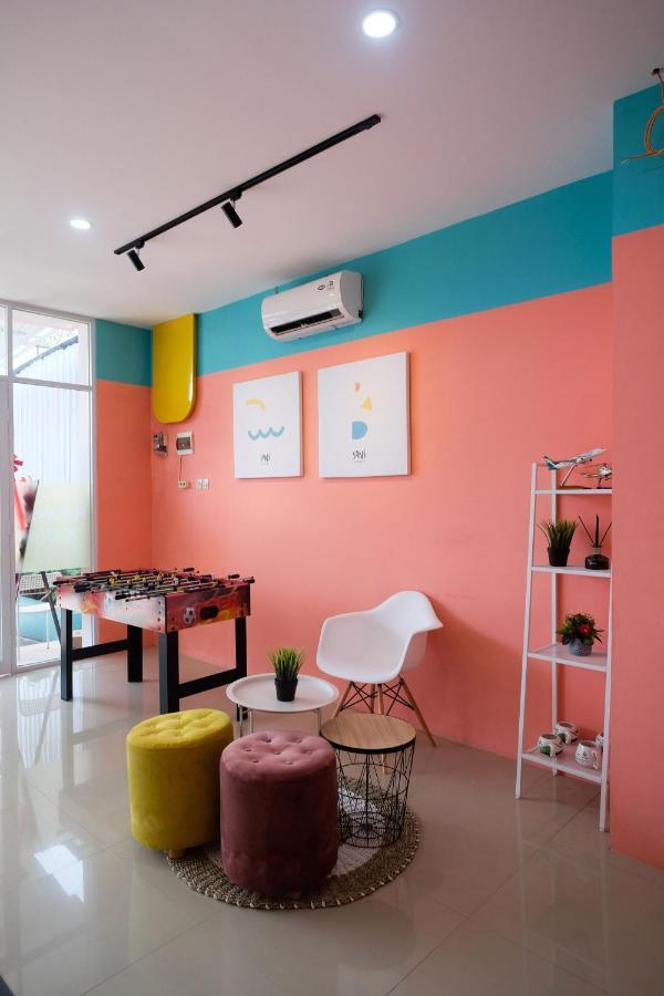 Sans Hotel Tiga Putri Semarang By Reddoorz Buitenkant foto