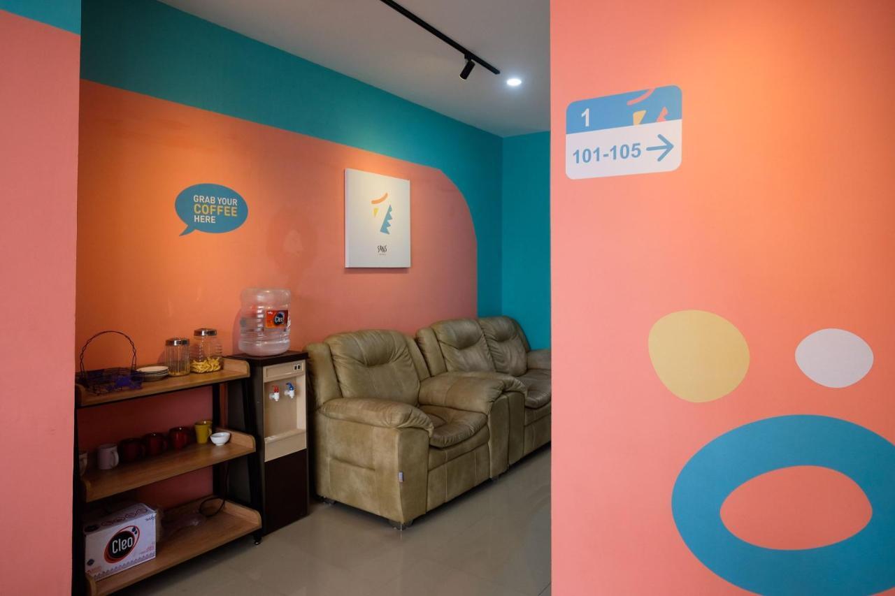 Sans Hotel Tiga Putri Semarang By Reddoorz Buitenkant foto