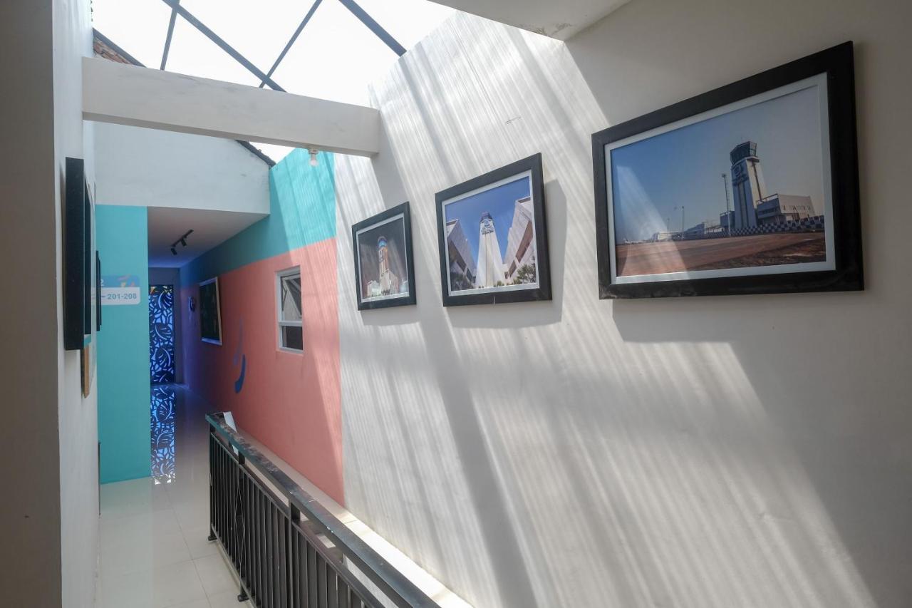 Sans Hotel Tiga Putri Semarang By Reddoorz Buitenkant foto