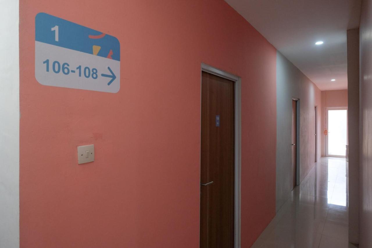 Sans Hotel Tiga Putri Semarang By Reddoorz Buitenkant foto