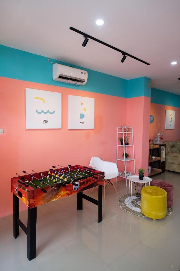 Sans Hotel Tiga Putri Semarang By Reddoorz Buitenkant foto